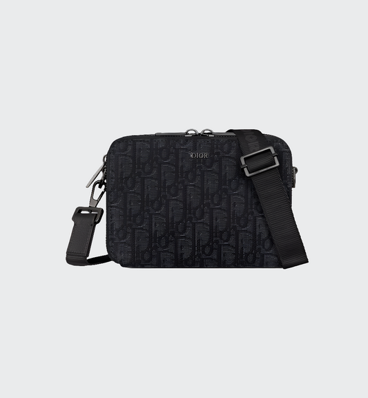 Pouch mit Reißverschluss und Riemen